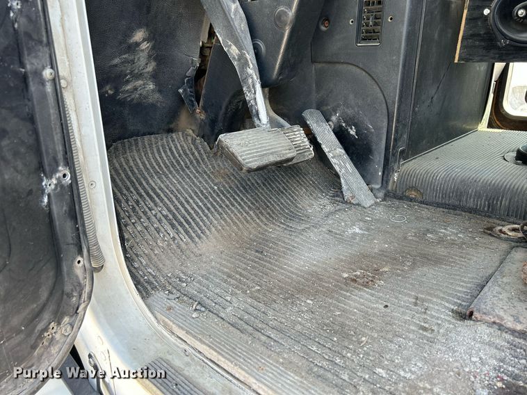 image for item DR4698 1990 Freightliner FLD  semi truck