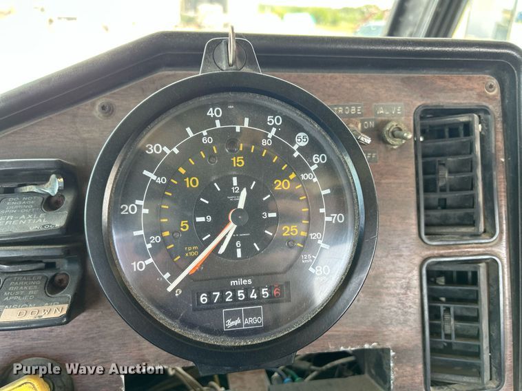 image for item DR4698 1990 Freightliner FLD  semi truck