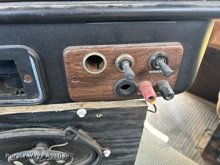 image for item DR4698 1990 Freightliner FLD  semi truck