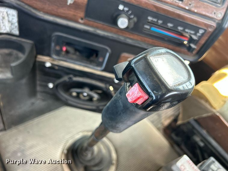 image for item DR4698 1990 Freightliner FLD  semi truck