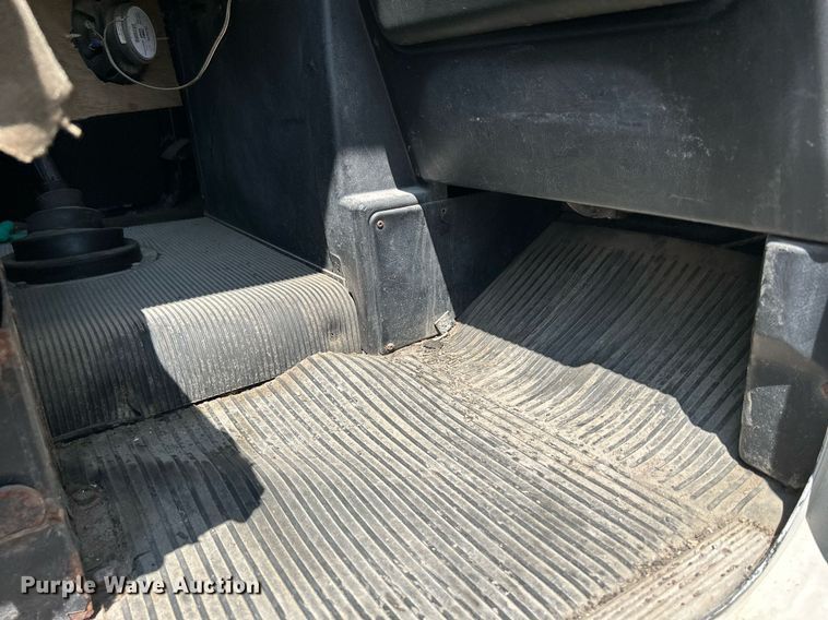 image for item DR4698 1990 Freightliner FLD  semi truck