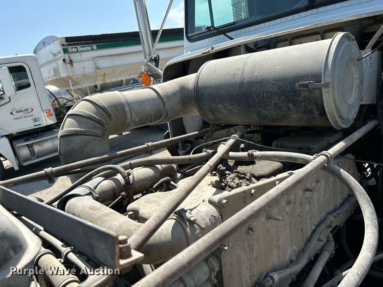 image for item DR4698 1990 Freightliner FLD  semi truck