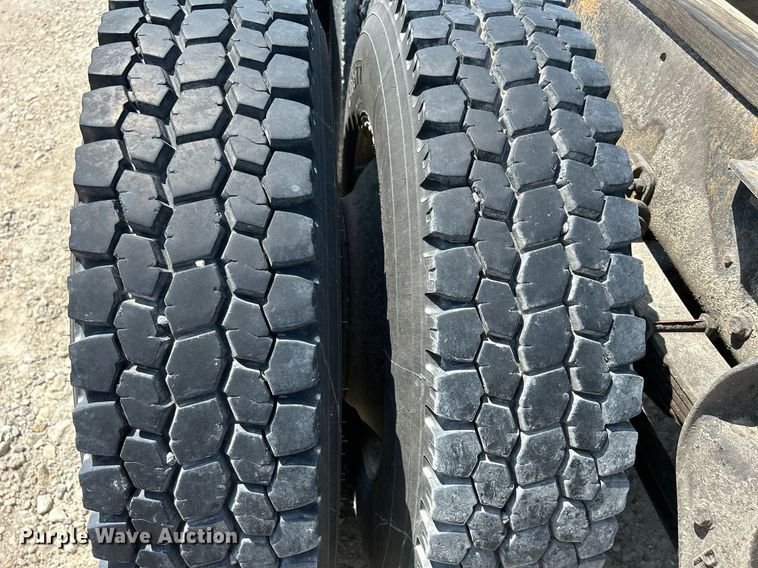 image for item DR4698 1990 Freightliner FLD  semi truck