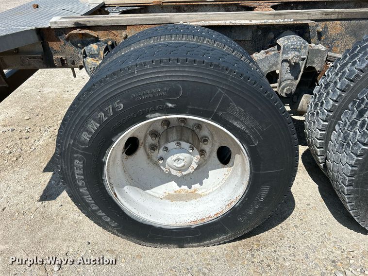 image for item DR4698 1990 Freightliner FLD  semi truck