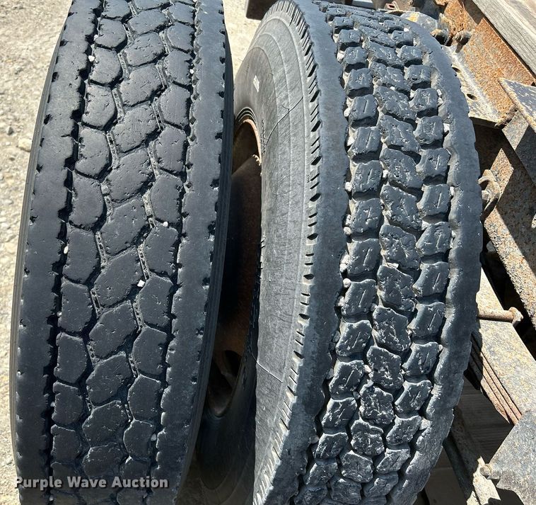 image for item DR4698 1990 Freightliner FLD  semi truck