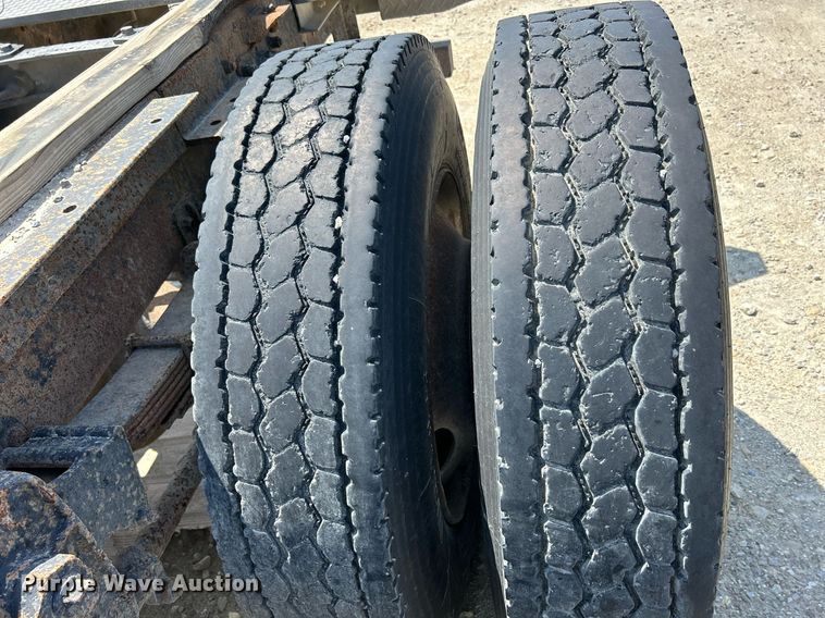 image for item DR4698 1990 Freightliner FLD  semi truck