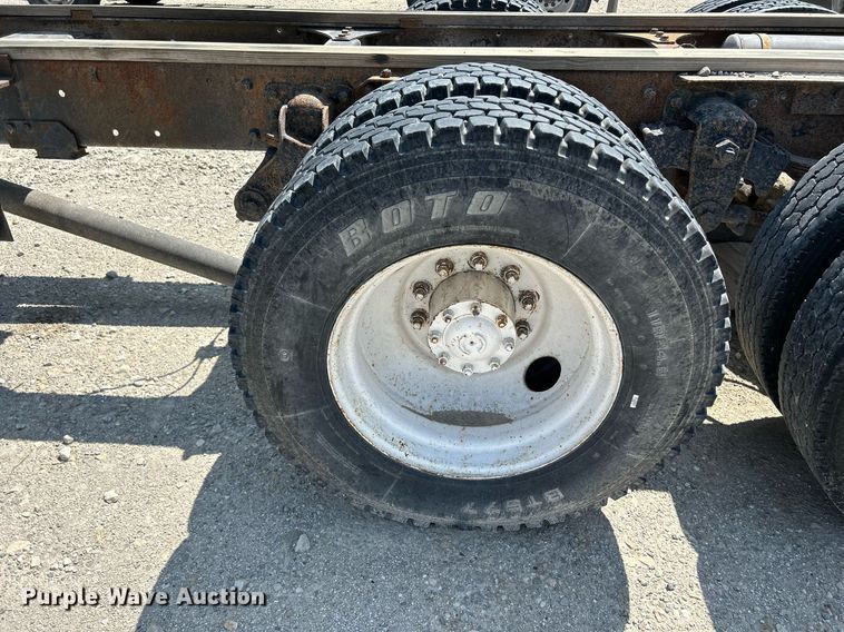 image for item DR4698 1990 Freightliner FLD  semi truck