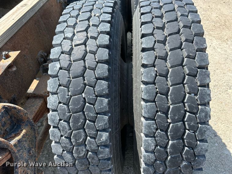 image for item DR4698 1990 Freightliner FLD  semi truck