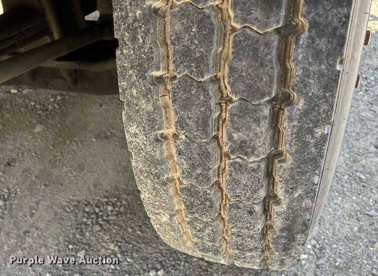 image for item DR4698 1990 Freightliner FLD  semi truck