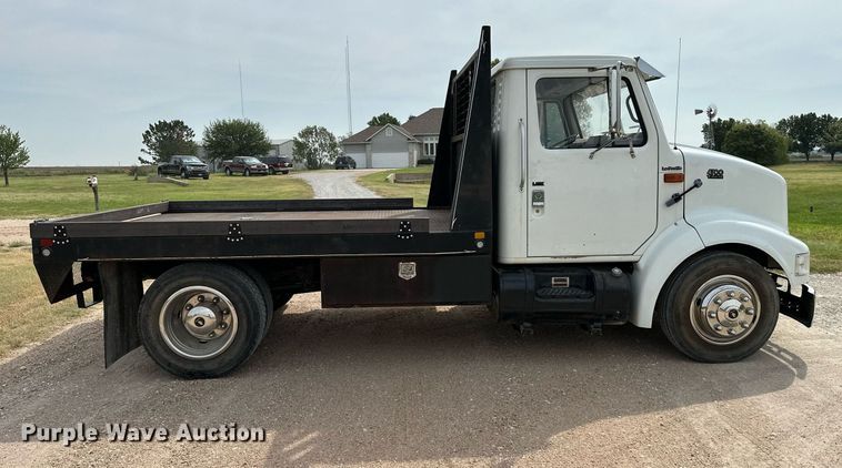 image for item HN9986 1998 International 4700  flatbed truck