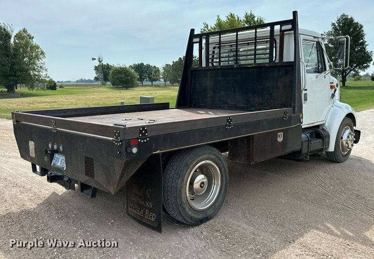 image for item HN9986 1998 International 4700  flatbed truck