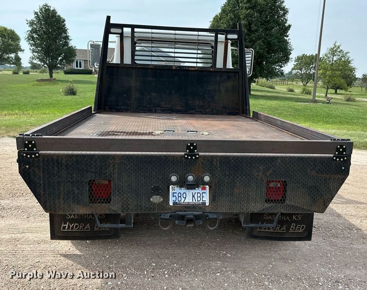 image for item HN9986 1998 International 4700  flatbed truck