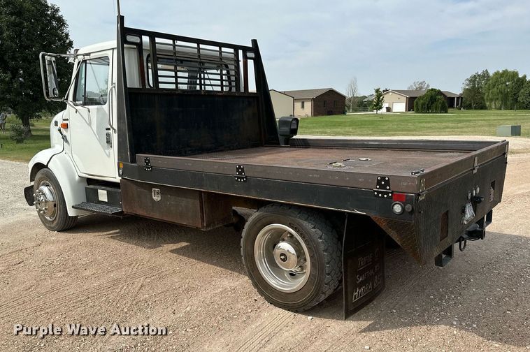 image for item HN9986 1998 International 4700  flatbed truck