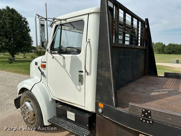 image for item HN9986 1998 International 4700  flatbed truck