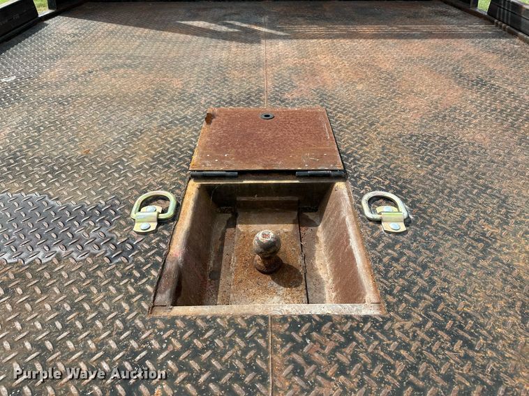 image for item HN9986 1998 International 4700  flatbed truck