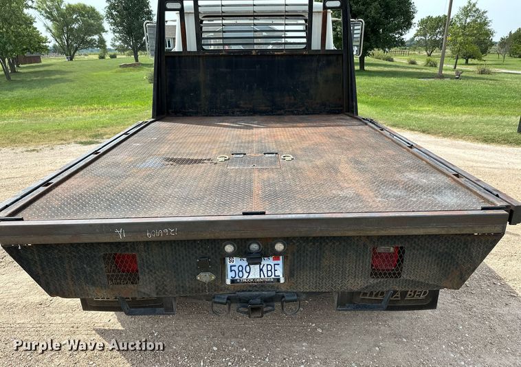 image for item HN9986 1998 International 4700  flatbed truck