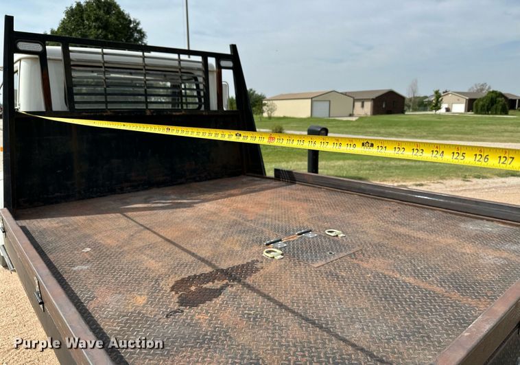 image for item HN9986 1998 International 4700  flatbed truck