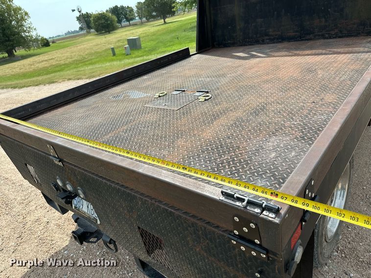 image for item HN9986 1998 International 4700  flatbed truck