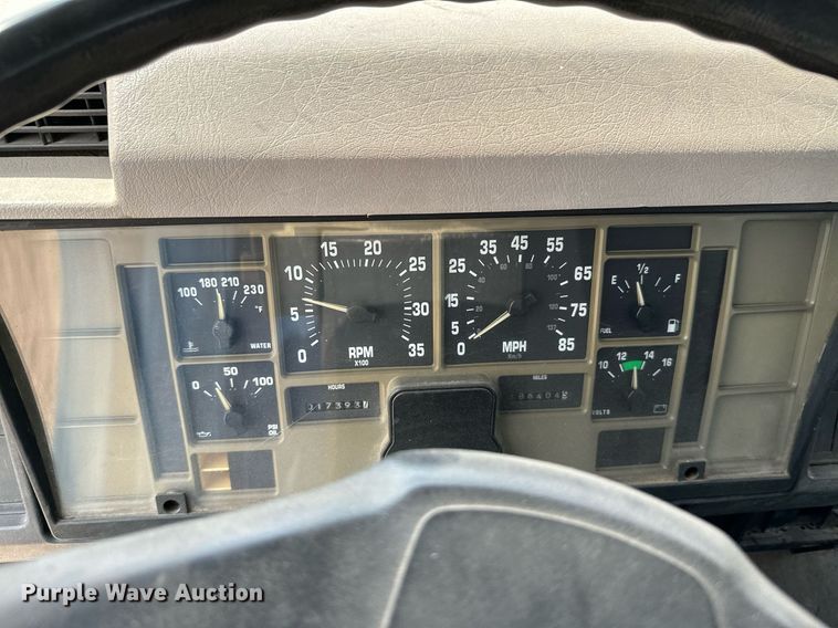 image for item HN9986 1998 International 4700  flatbed truck