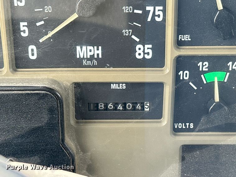 image for item HN9986 1998 International 4700  flatbed truck