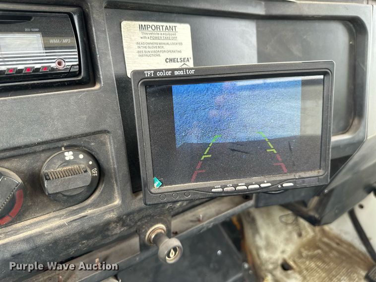 image for item HN9986 1998 International 4700  flatbed truck