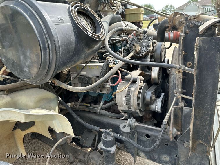 image for item HN9986 1998 International 4700  flatbed truck