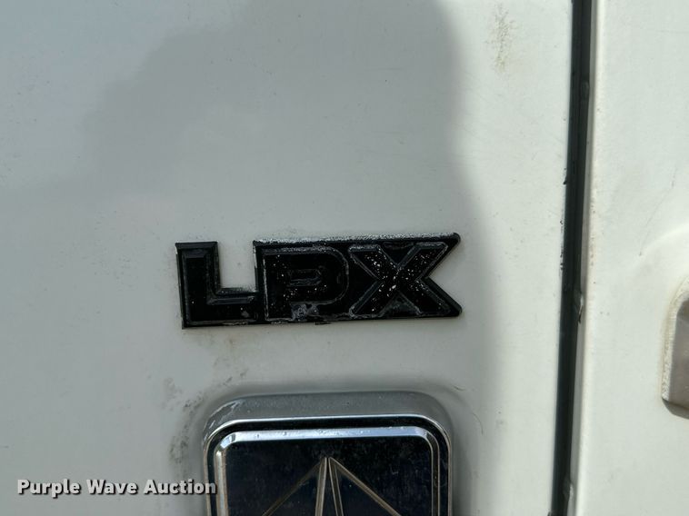 image for item HN9986 1998 International 4700  flatbed truck