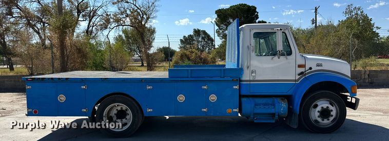image for item KM9814 2001 International 4700  flatbed truck