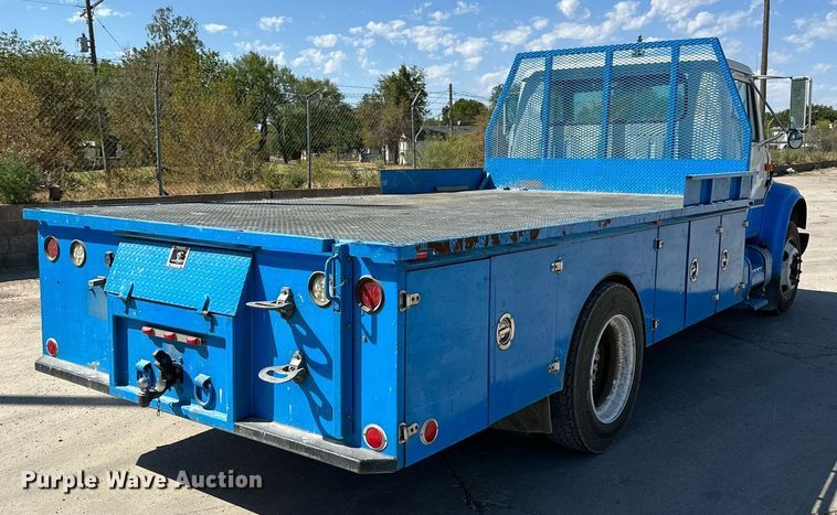 image for item KM9814 2001 International 4700  flatbed truck