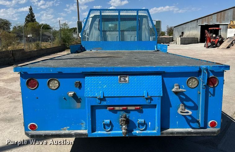 image for item KM9814 2001 International 4700  flatbed truck