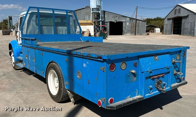 image for item KM9814 2001 International 4700  flatbed truck