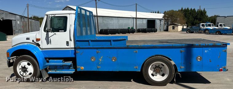 image for item KM9814 2001 International 4700  flatbed truck