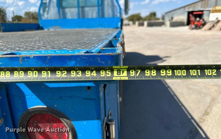 image for item KM9814 2001 International 4700  flatbed truck