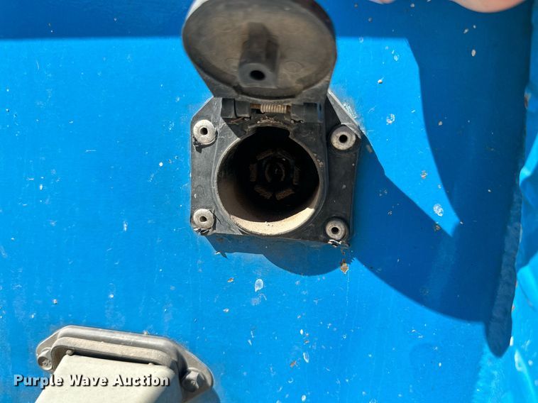 image for item KM9814 2001 International 4700  flatbed truck