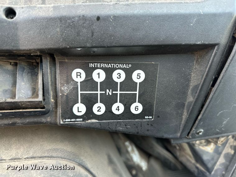 image for item KM9814 2001 International 4700  flatbed truck