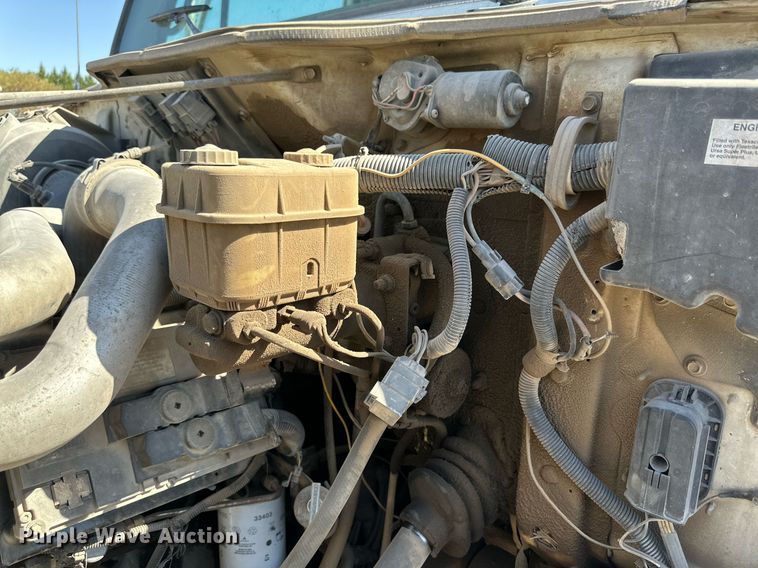 image for item KM9814 2001 International 4700  flatbed truck