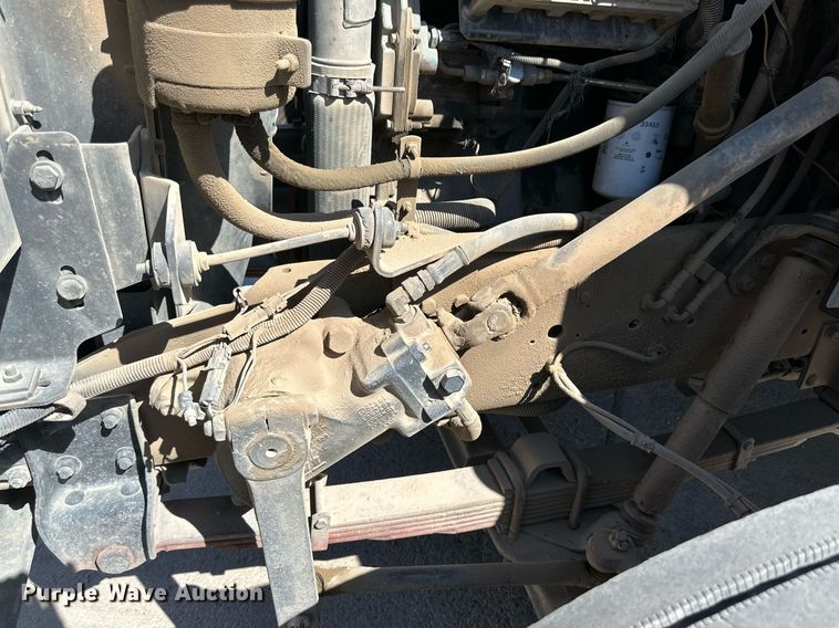 image for item KM9814 2001 International 4700  flatbed truck