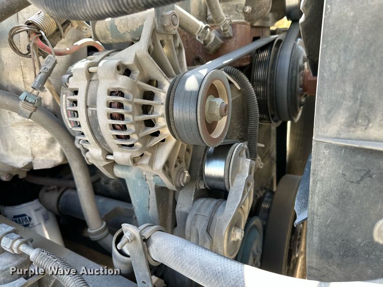 image for item KM9814 2001 International 4700  flatbed truck