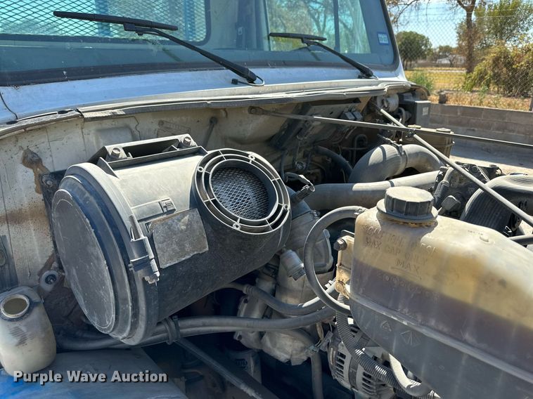 image for item KM9814 2001 International 4700  flatbed truck