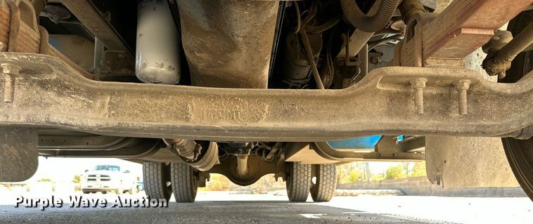 image for item KM9814 2001 International 4700  flatbed truck