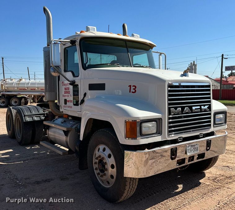 image for item KM9820 2005 Mack CH613  semi truck