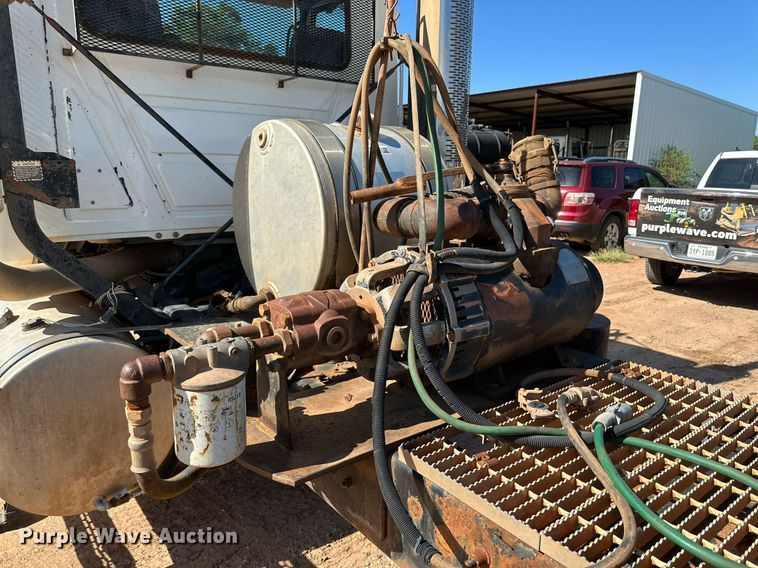 image for item KM9820 2005 Mack CH613  semi truck