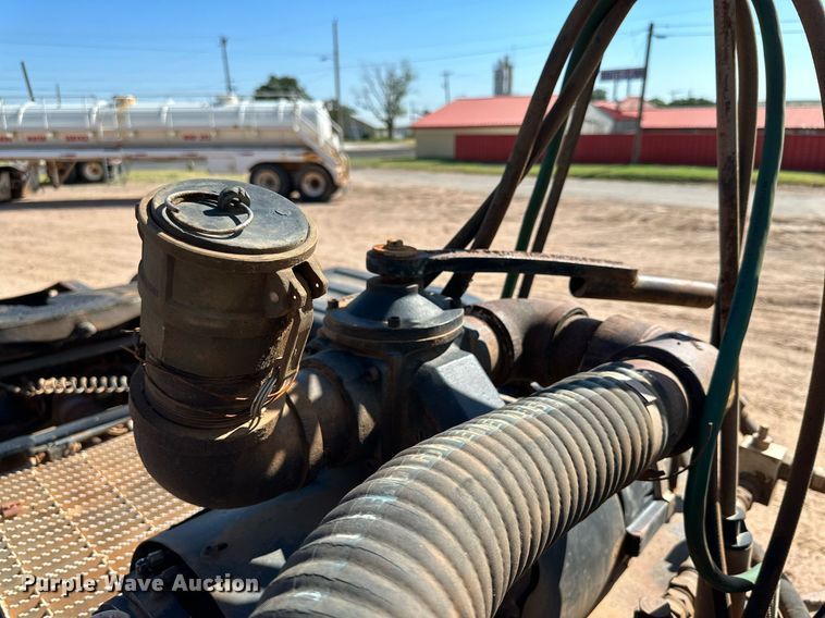 image for item KM9820 2005 Mack CH613  semi truck