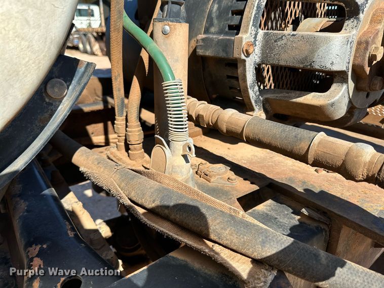 image for item KM9820 2005 Mack CH613  semi truck