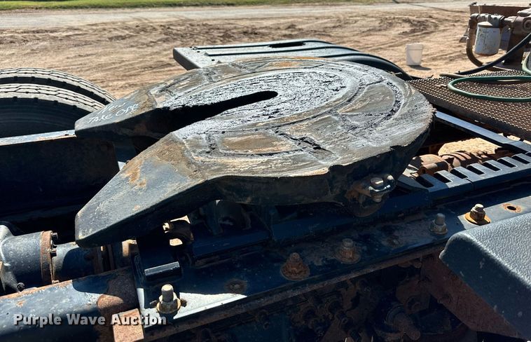 image for item KM9820 2005 Mack CH613  semi truck