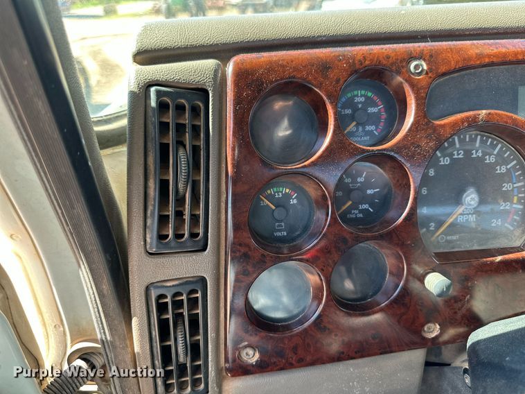 image for item KM9820 2005 Mack CH613  semi truck