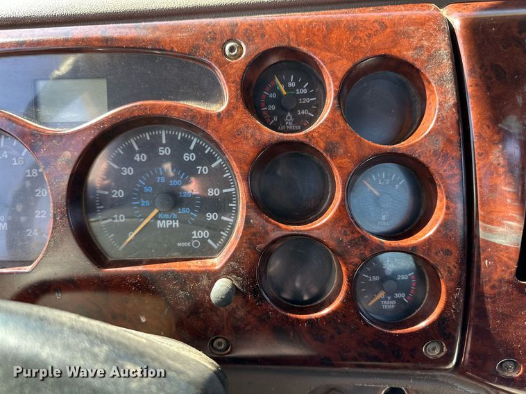 image for item KM9820 2005 Mack CH613  semi truck