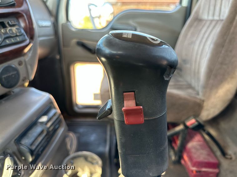 image for item KM9820 2005 Mack CH613  semi truck