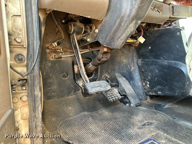 image for item KM9820 2005 Mack CH613  semi truck