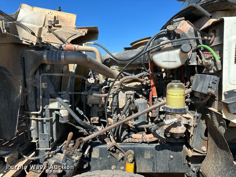 image for item KM9820 2005 Mack CH613  semi truck